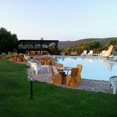 Hotel Ristorante La Tana Di Li Mazzoni Trinità dʼAgultu Eksteriør bilde