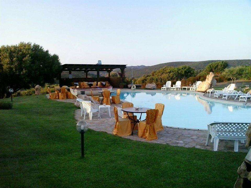 Hotel Ristorante La Tana Di Li Mazzoni Trinità dʼAgultu Eksteriør bilde