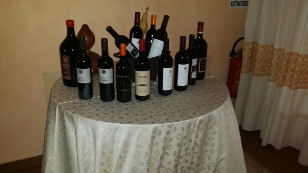 Hotel Ristorante La Tana Di Li Mazzoni Trinità dʼAgultu Eksteriør bilde