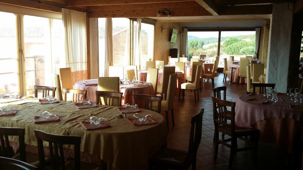 Hotel Ristorante La Tana Di Li Mazzoni Trinità dʼAgultu Eksteriør bilde