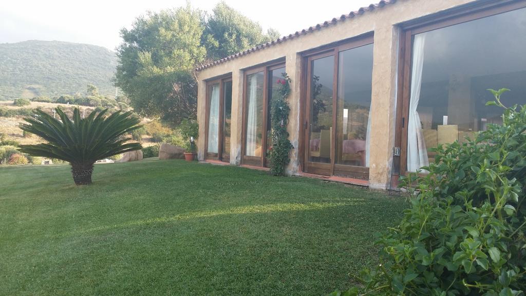 Hotel Ristorante La Tana Di Li Mazzoni Trinità dʼAgultu Eksteriør bilde