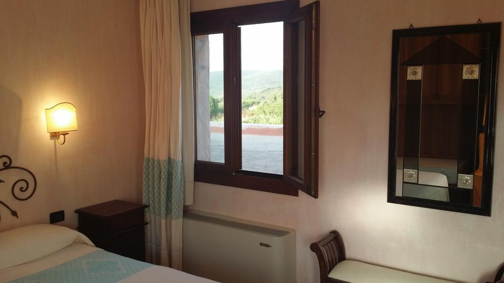 Hotel Ristorante La Tana Di Li Mazzoni Trinità dʼAgultu Rom bilde